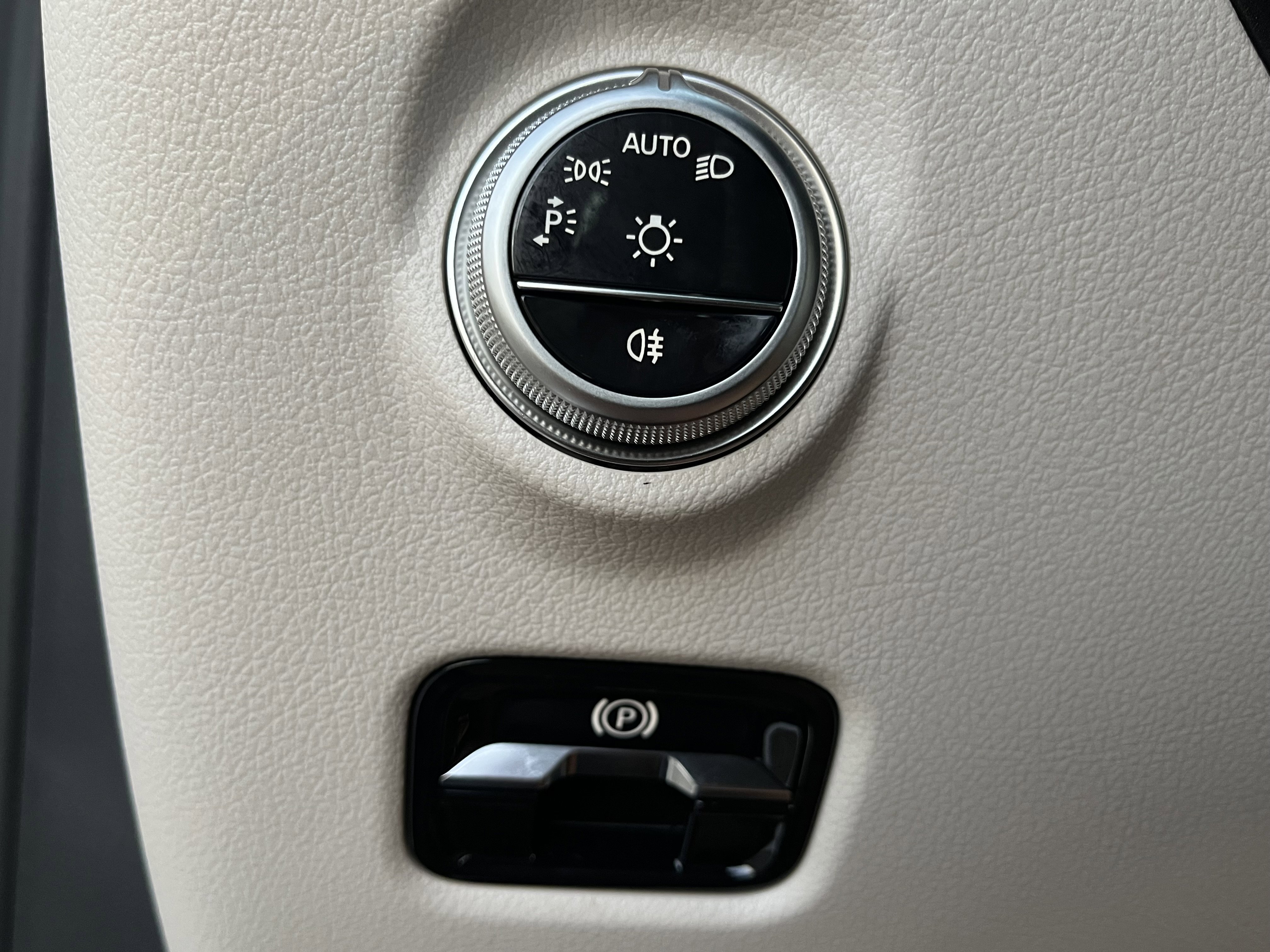 New 2026 POLAR WHITE Mercedes-Benz C 300 image 24