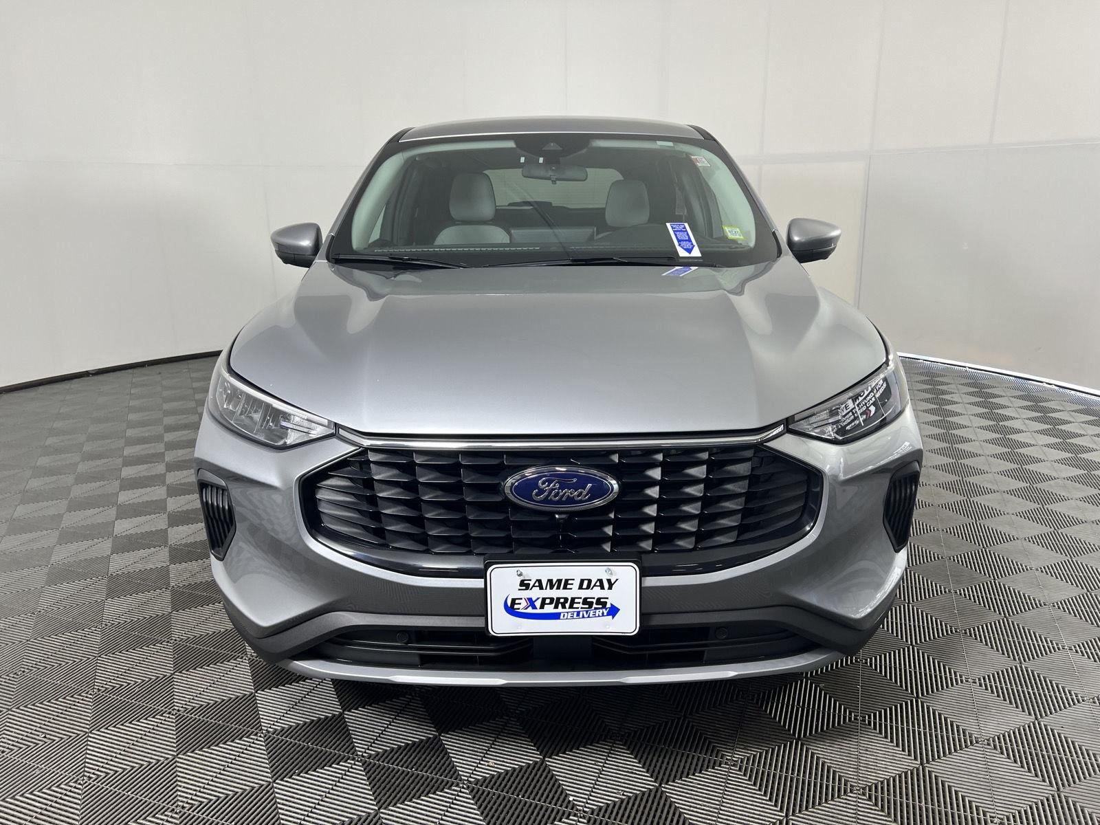 Used 2023 Iconic Silver Ford Active image 30