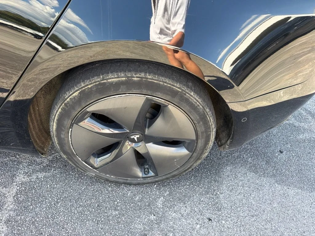 Used 2018 Obsidian Black Metallic Tesla  image 5