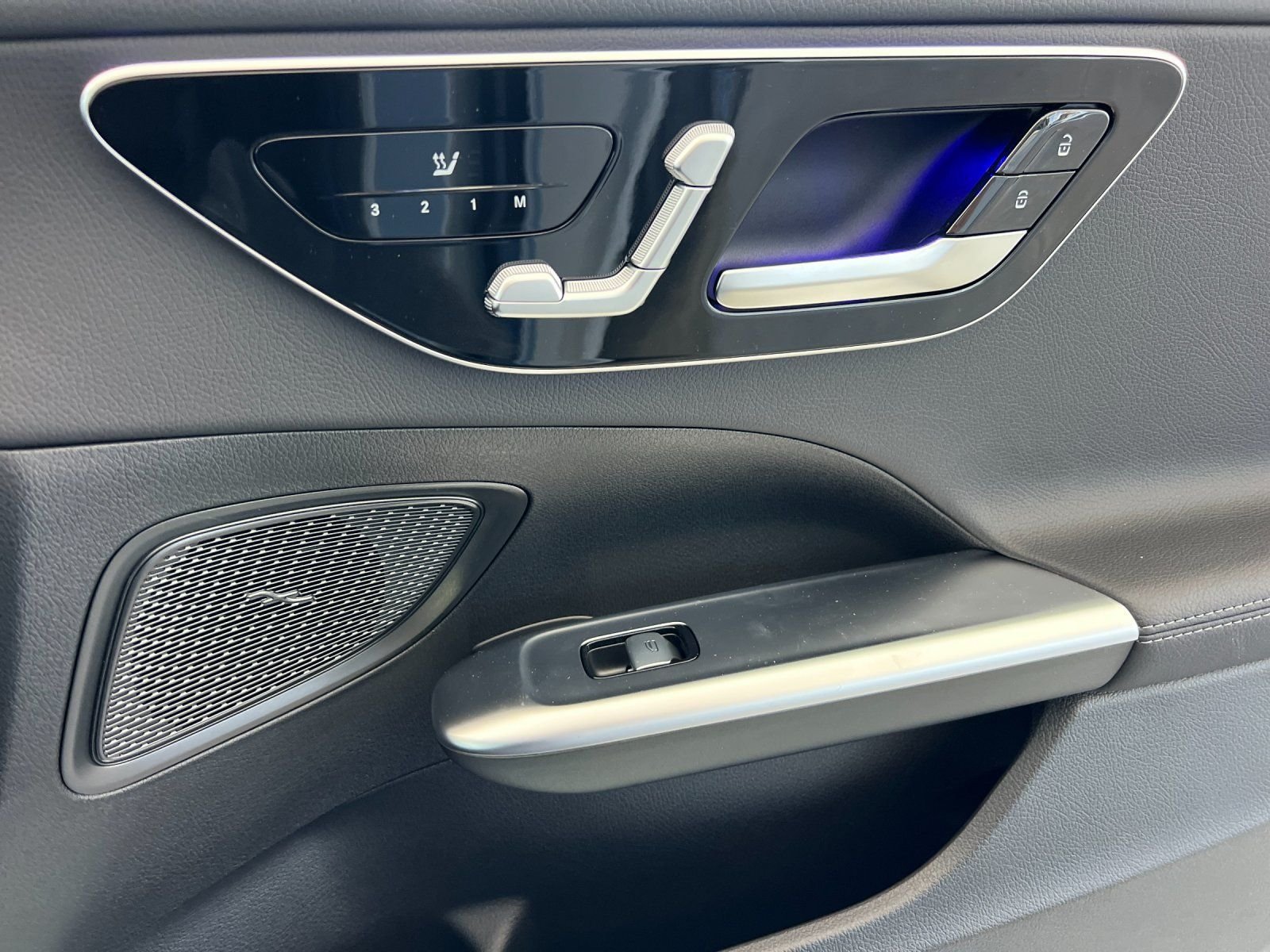 New 2026 MANUFAKTUR Alpine Grey Mercedes-Benz C 300 image 19