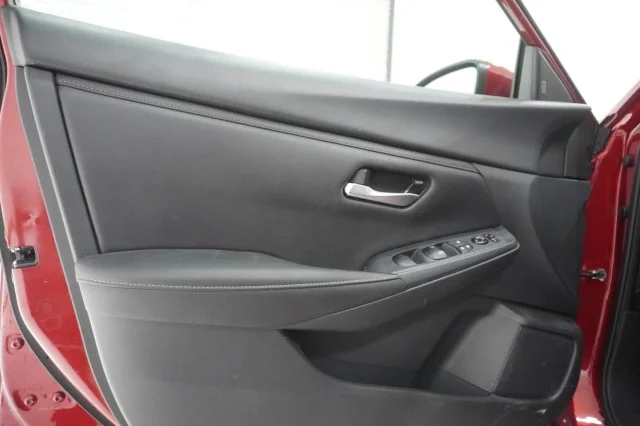 Used 2024  Nissan SV image 13