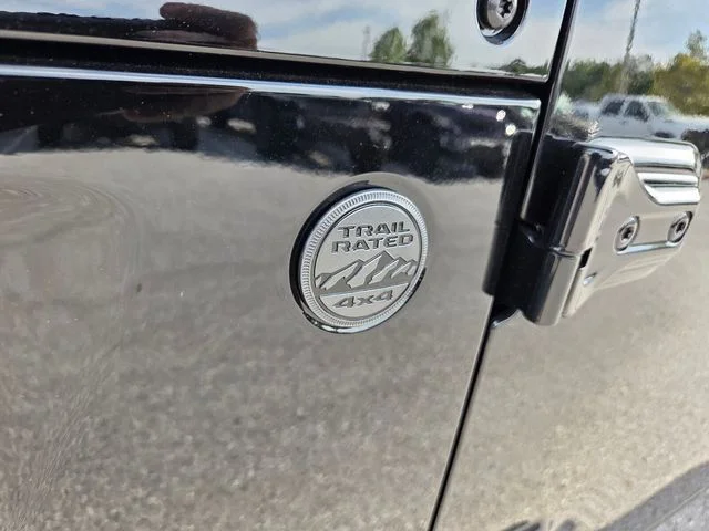 New 2026 Black Clear-Coat Exterior Paint Jeep Sahara image 3