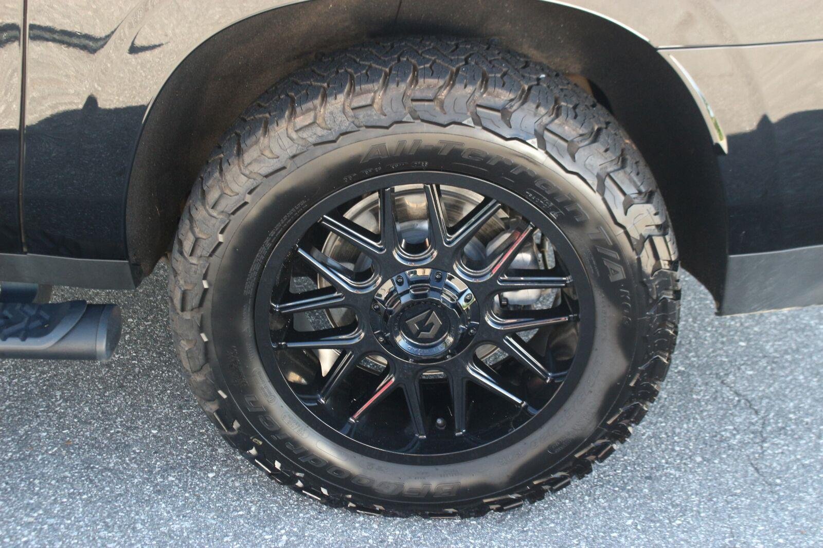 Used 2024 Black Chevrolet Z71 image 44
