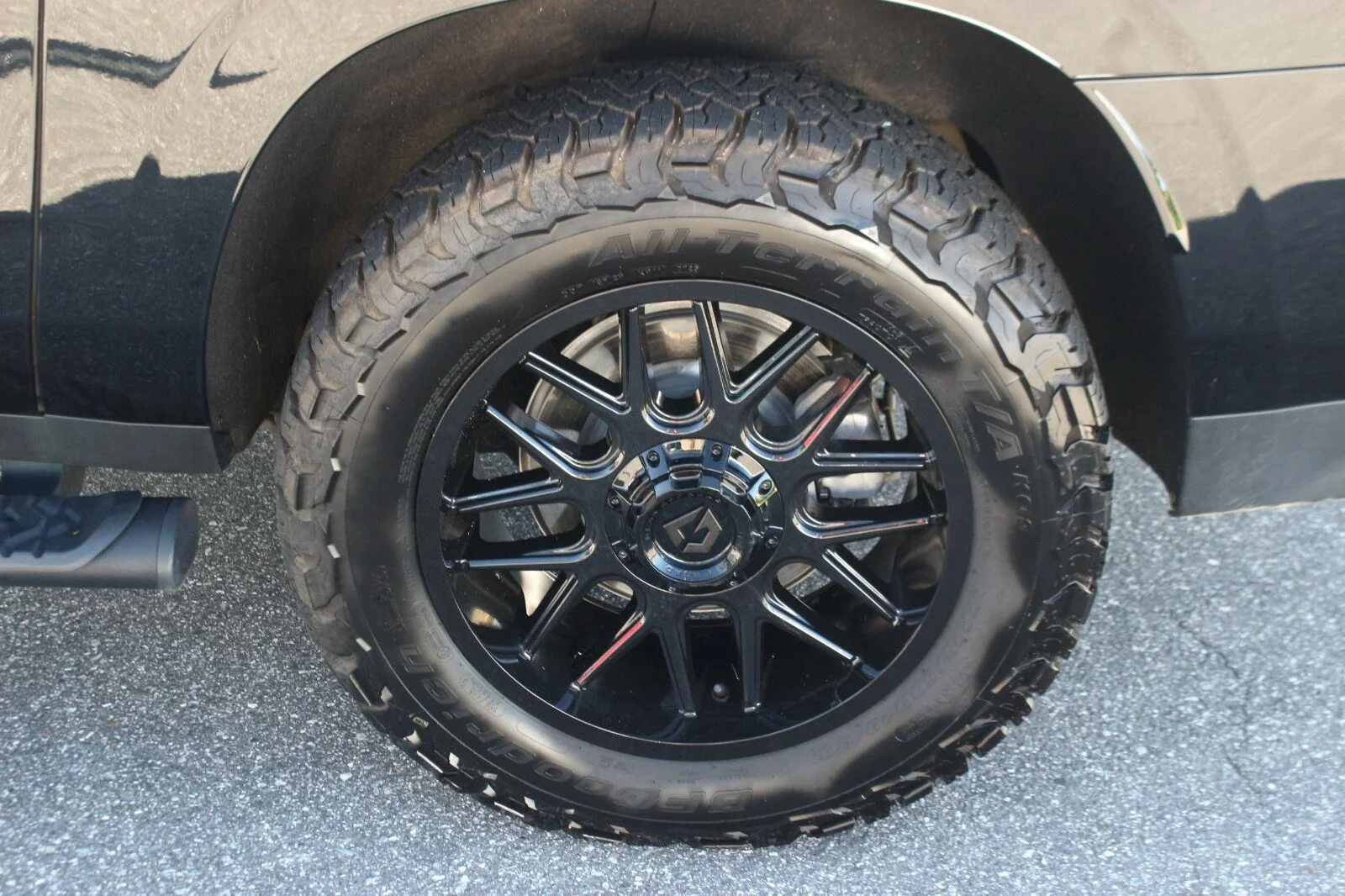 Used 2024 Black Chevrolet Z71 image 44