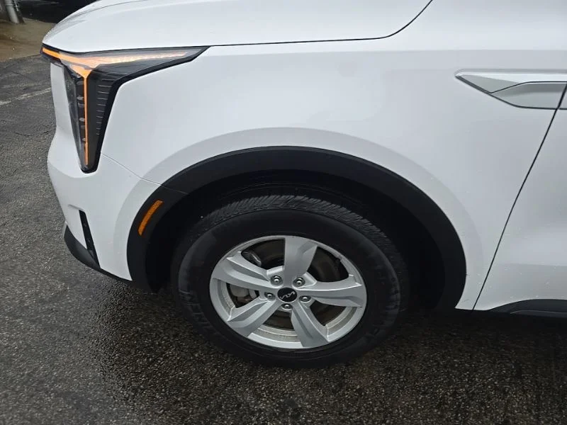 Used 2025 White Kia LX image 6