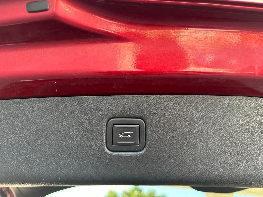 Used 2022 Red Chevrolet Premier image 33