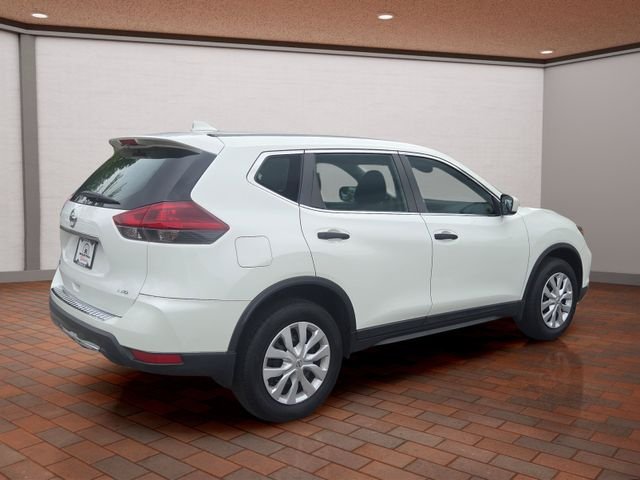 Used 2019 White Nissan S image 3