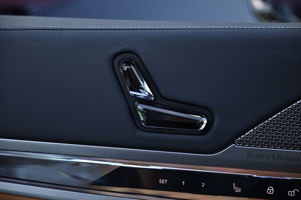 Used 2023 Brooklyn Gray Metallic BMW 740i image 15