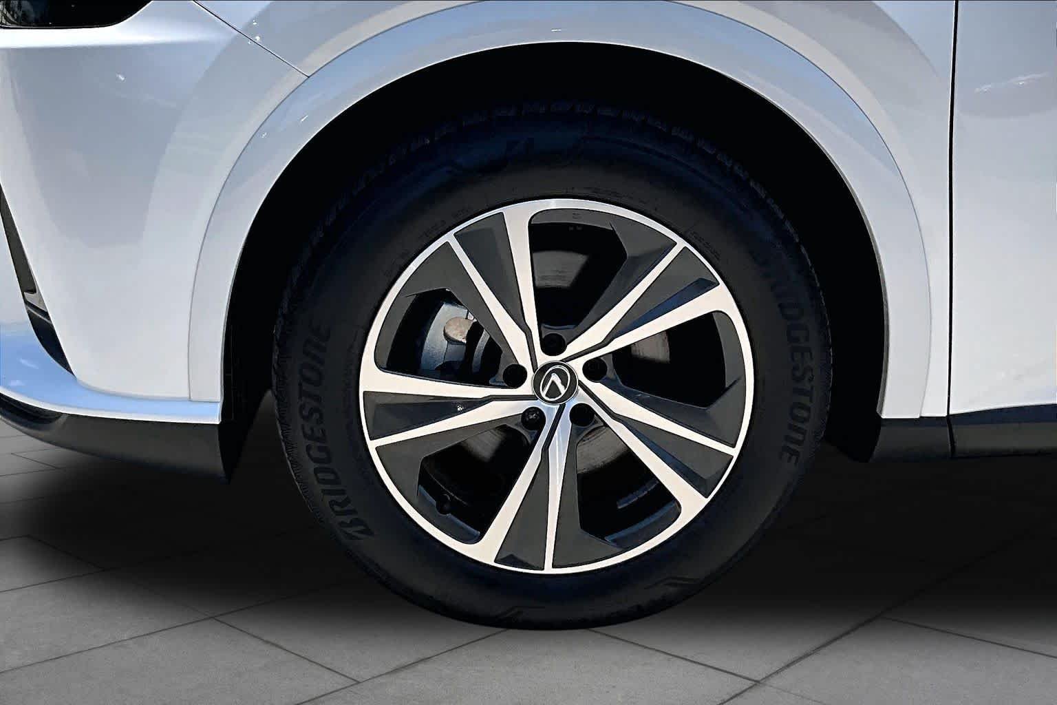 Used 2024 Eminent White Pearl Lexus Premium image 11