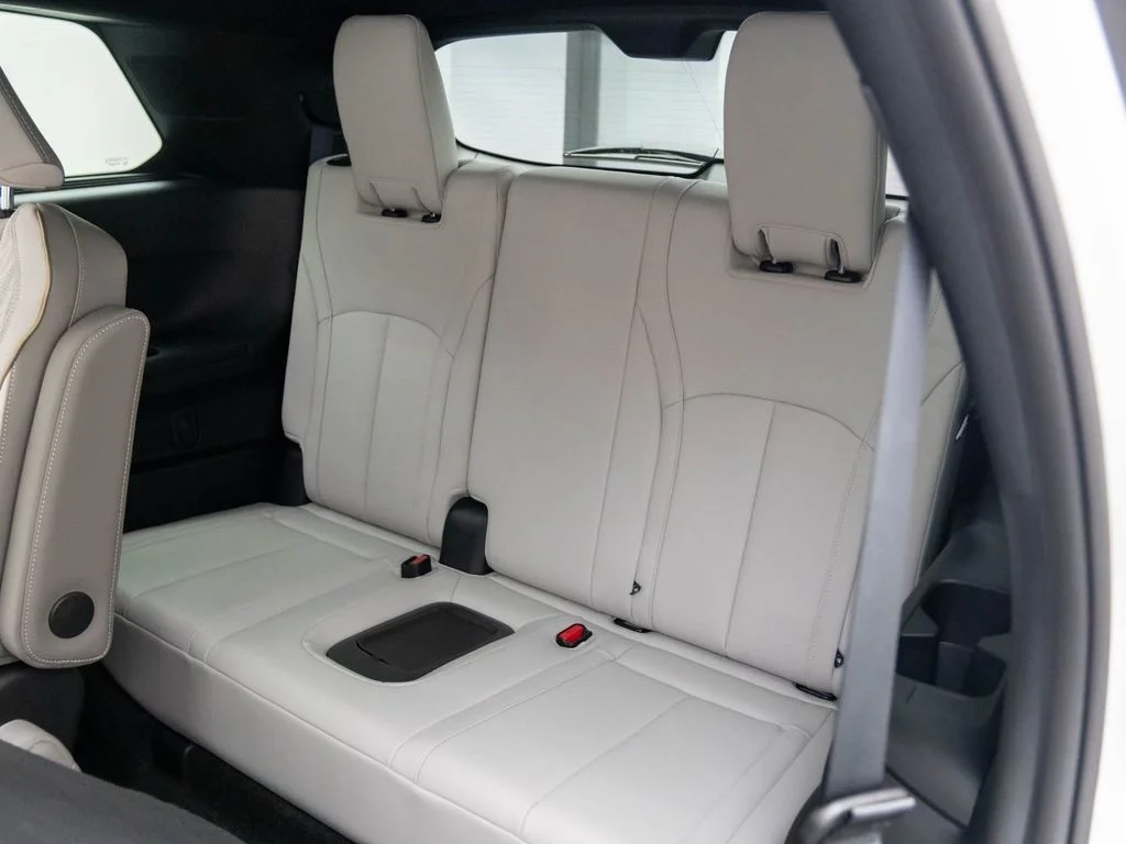 New 2027 2T RAD WHT INFINITI Autograph AWD image 17
