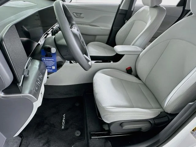 New 2027 White Hyundai SE image 9