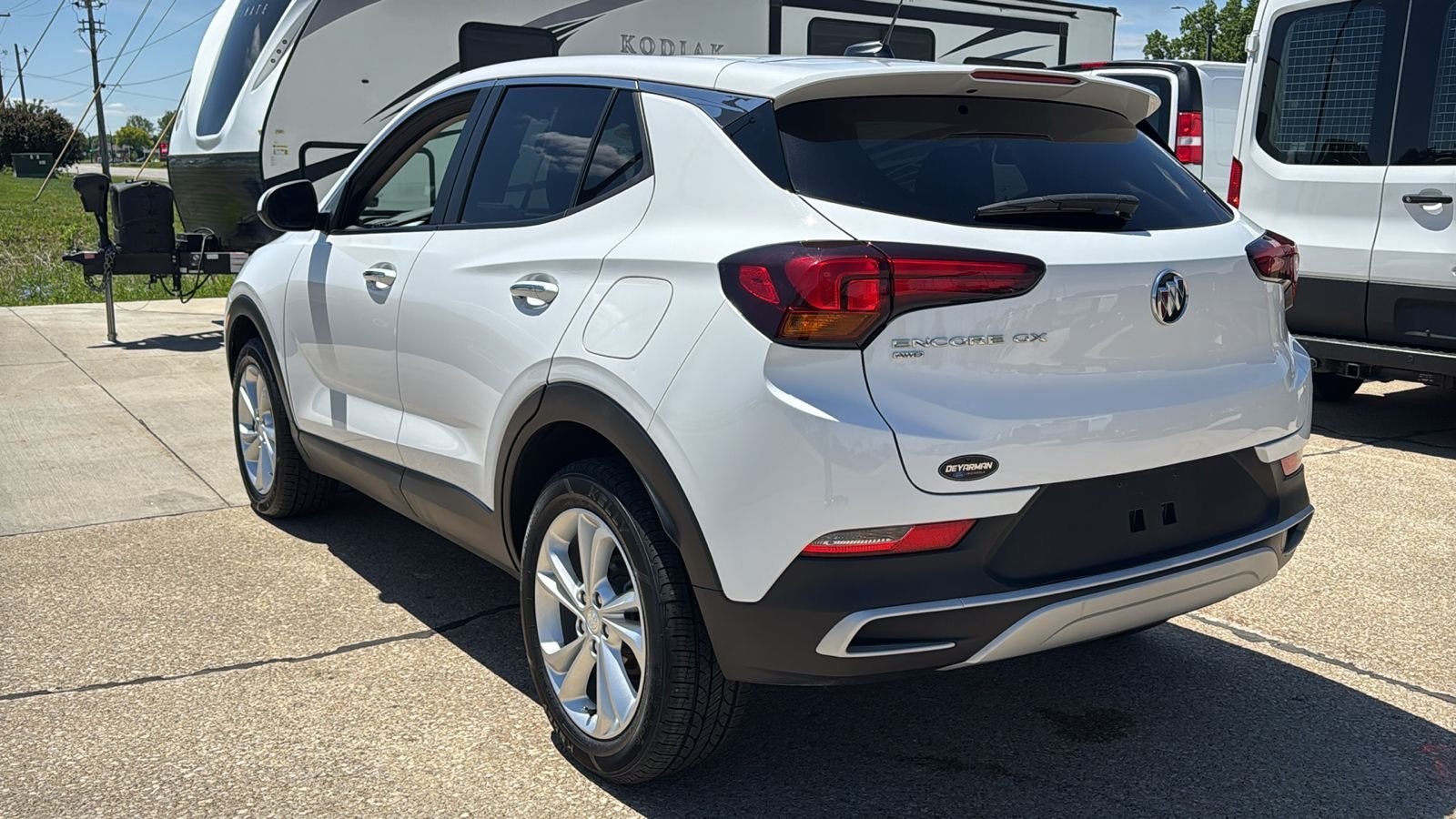 Used 2022 White Buick Preferred image 8