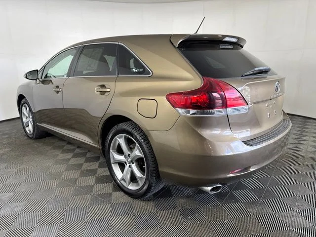 Used 2013 Golden Toyota LE image 6
