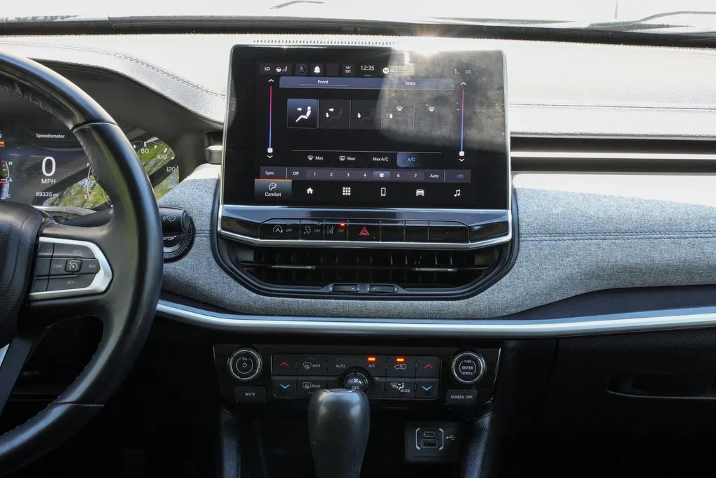 Used 2022 Gray Jeep Latitude image 21