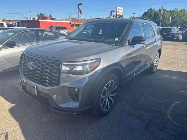 Used 2025 Gray Ford ST-Line image 2