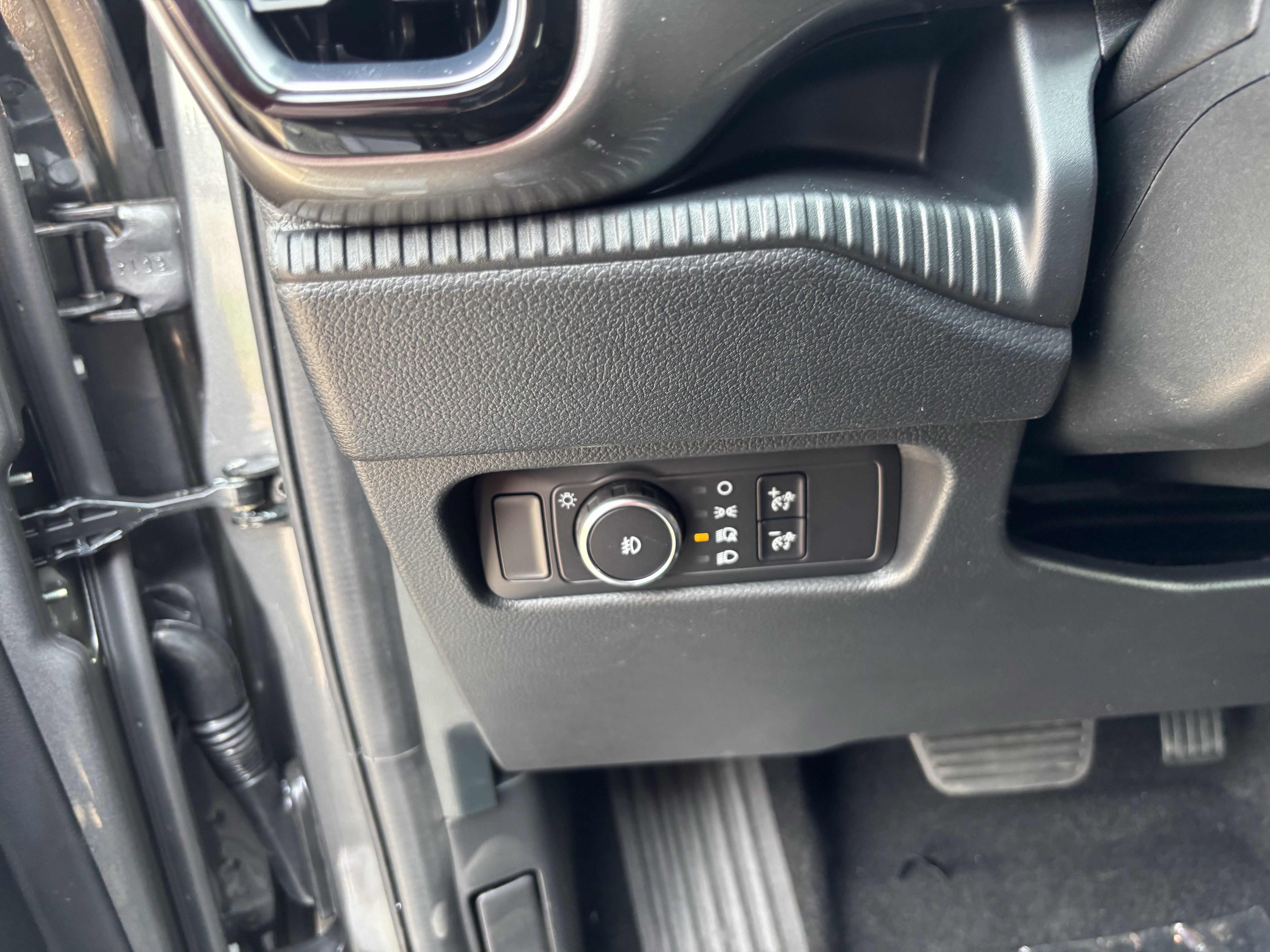 New 2026 Carbonized Gray Metallic Ford XLT image 16