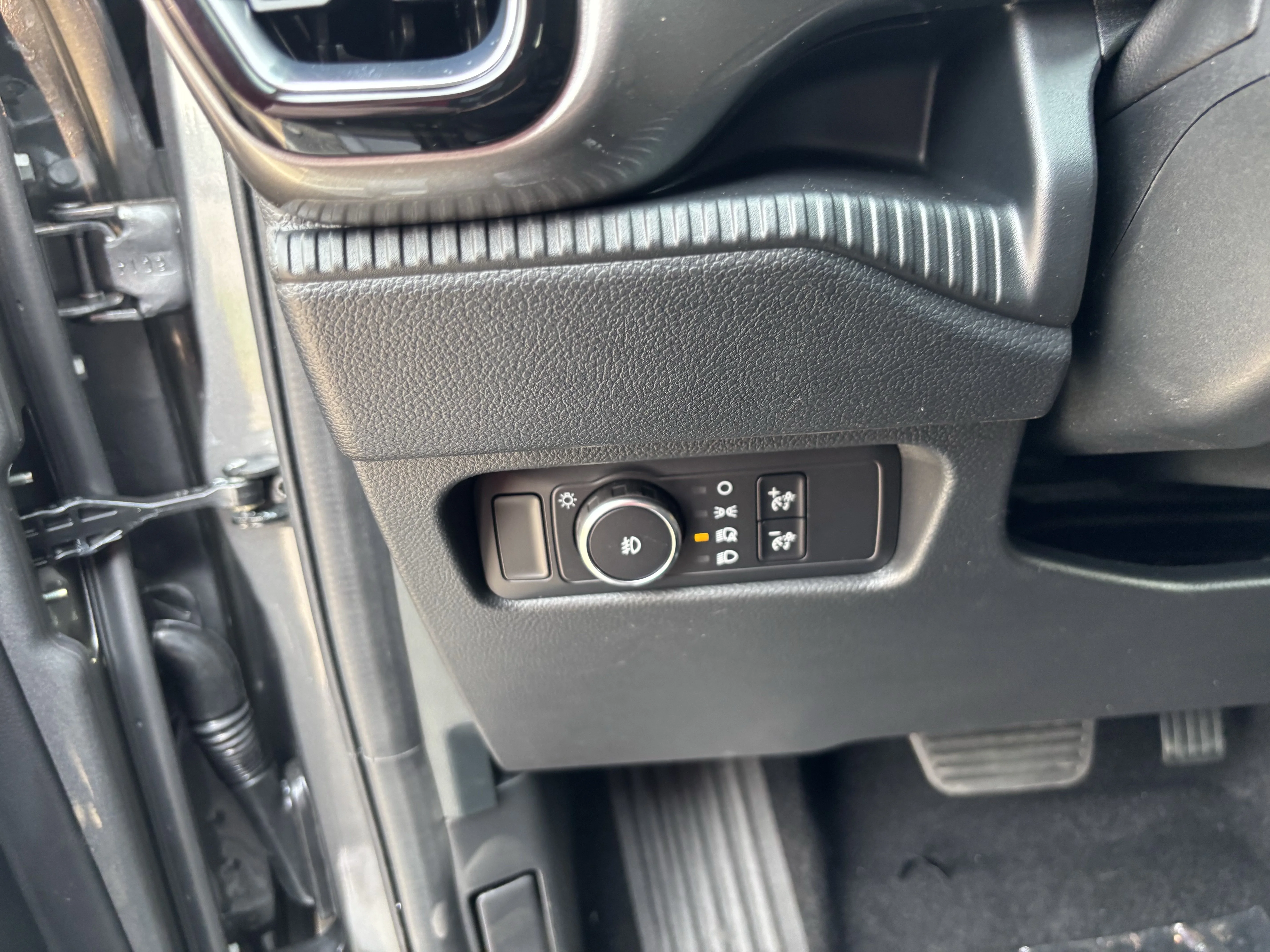 New 2026 Carbonized Gray Metallic Ford XLT image 16