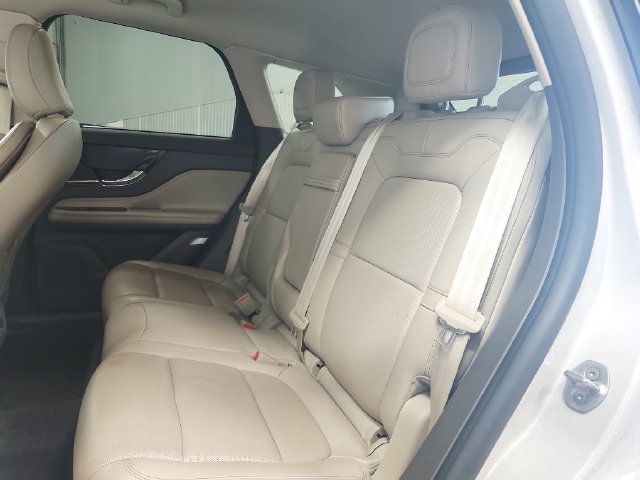 Used 2022 White Lincoln Reserve image 13