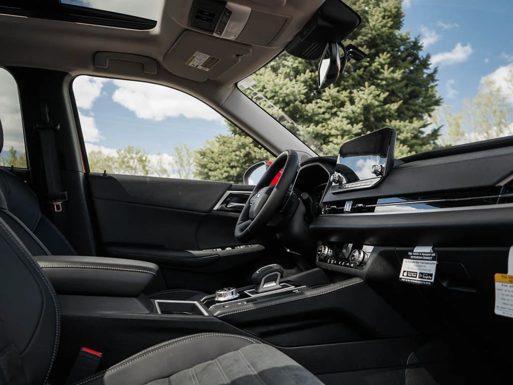 2025 Mitsubishi Outlander Plug-in Hybrid SE - Photo 11