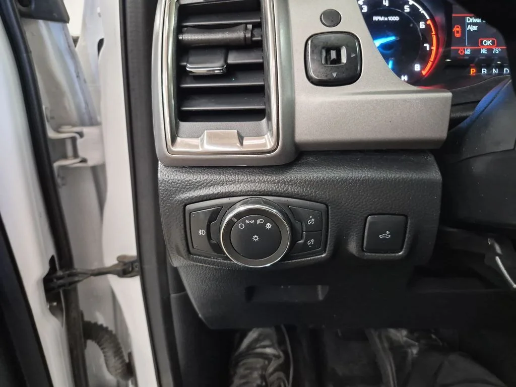 Used 2021 Oxford White Ford XLT image 21