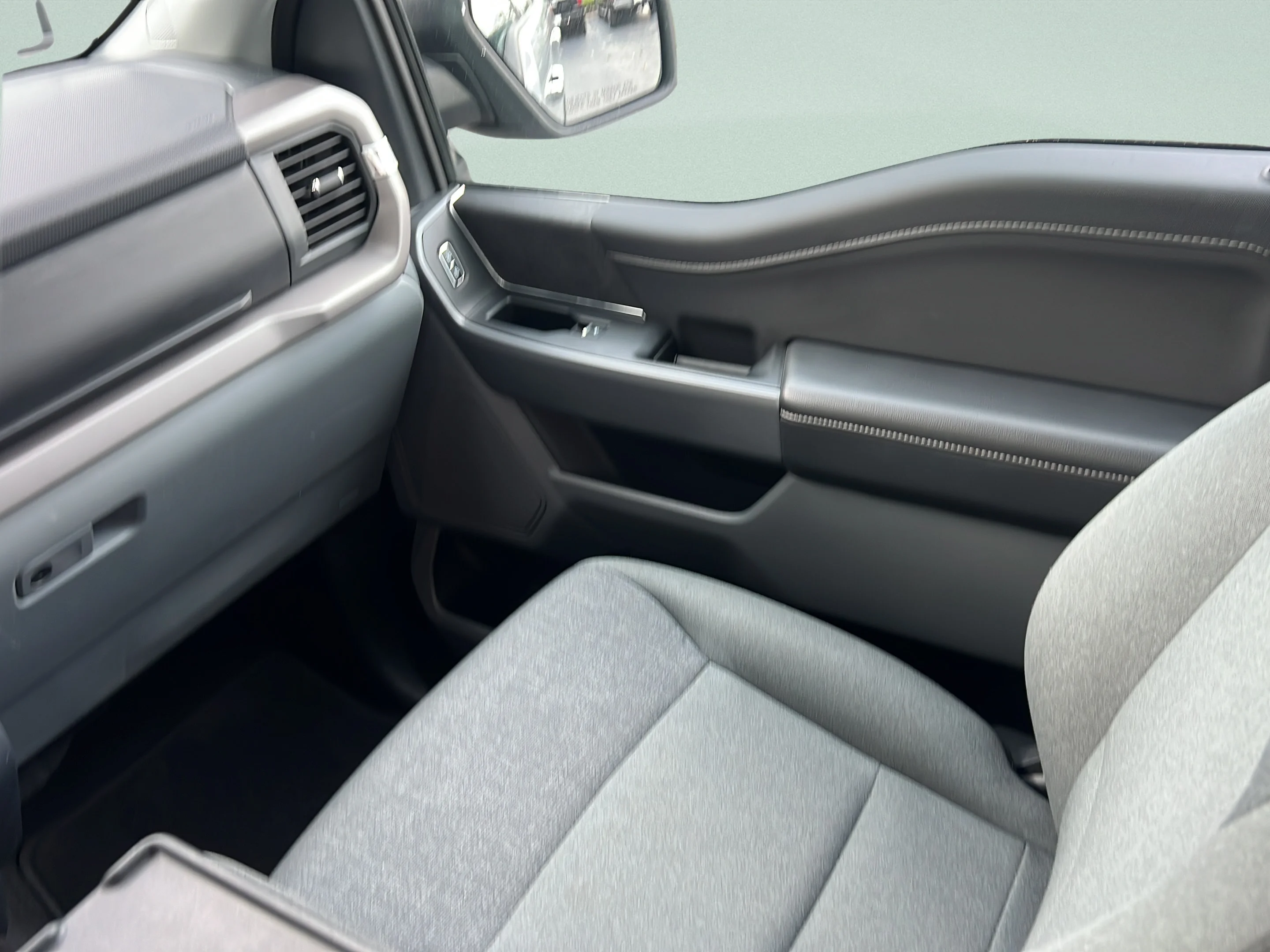 Used 2025 Silver Metallic Ford XLT image 16