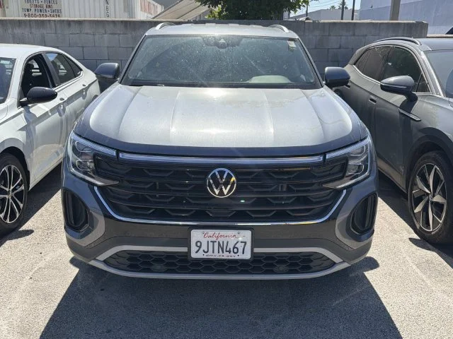 2024 Volkswagen Atlas Cross Sport photo 2