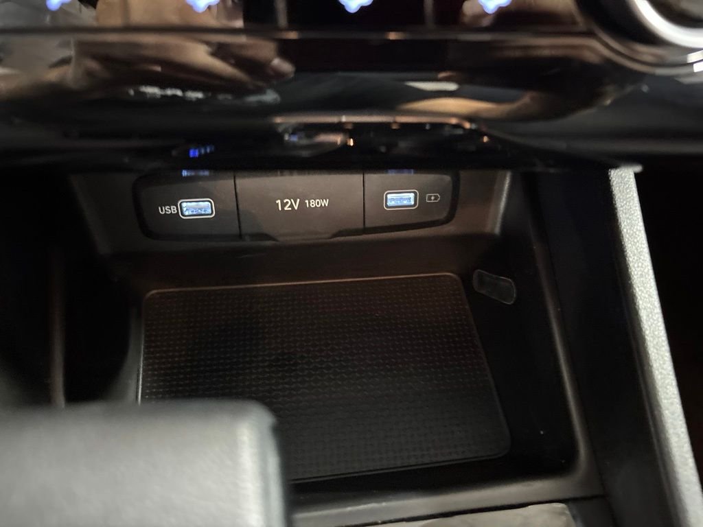 Used 2024 Black Hyundai SE image 19