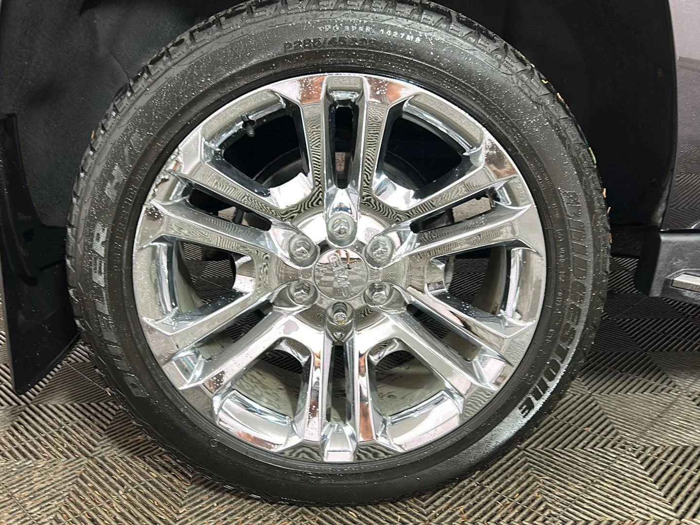 Used 2018 Iridium Metallic GMC SLT image 3