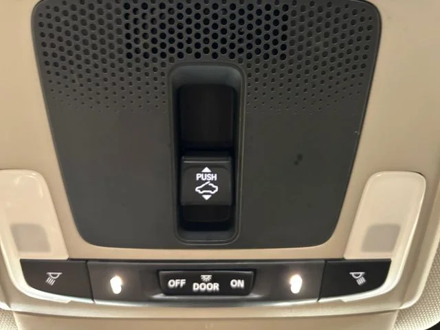 Used 2023 Silver Honda EX-L image 22