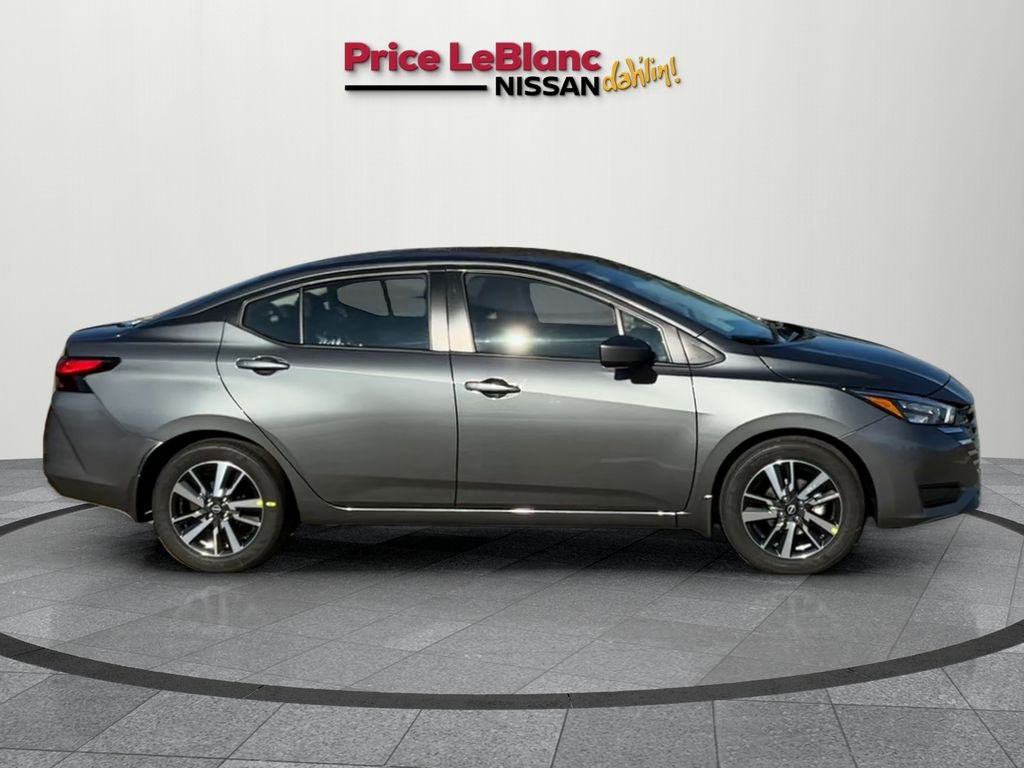 2025 Nissan Versa 1.6 SV photo 4