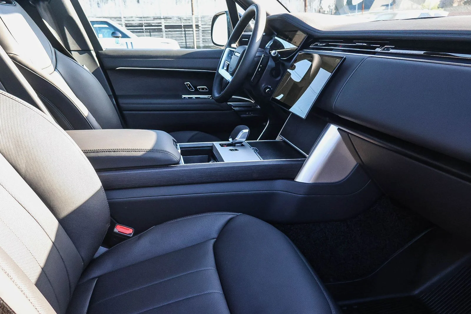 New 2026 Charente Grey Land Rover SE image 17
