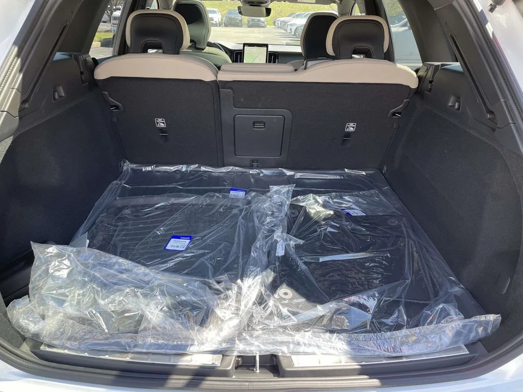 2026 Volvo XC60 Plus - Photo 17