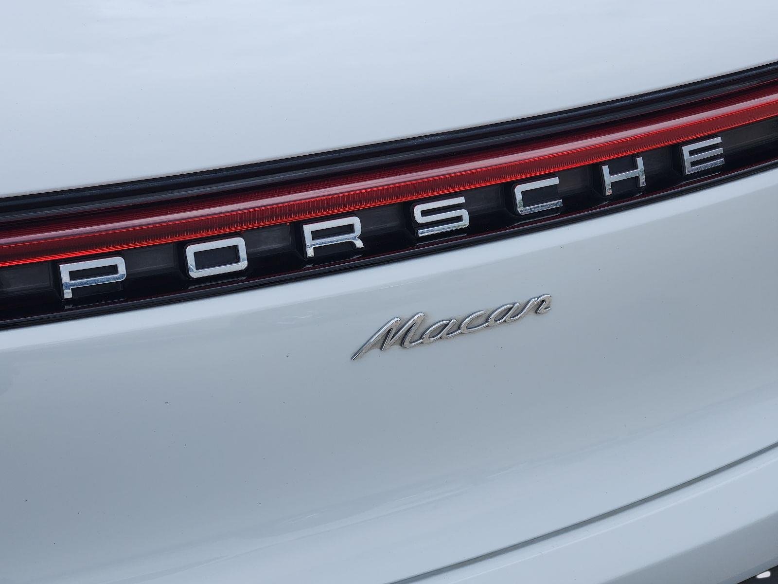 2022 Porsche Macan photo 12 of 33