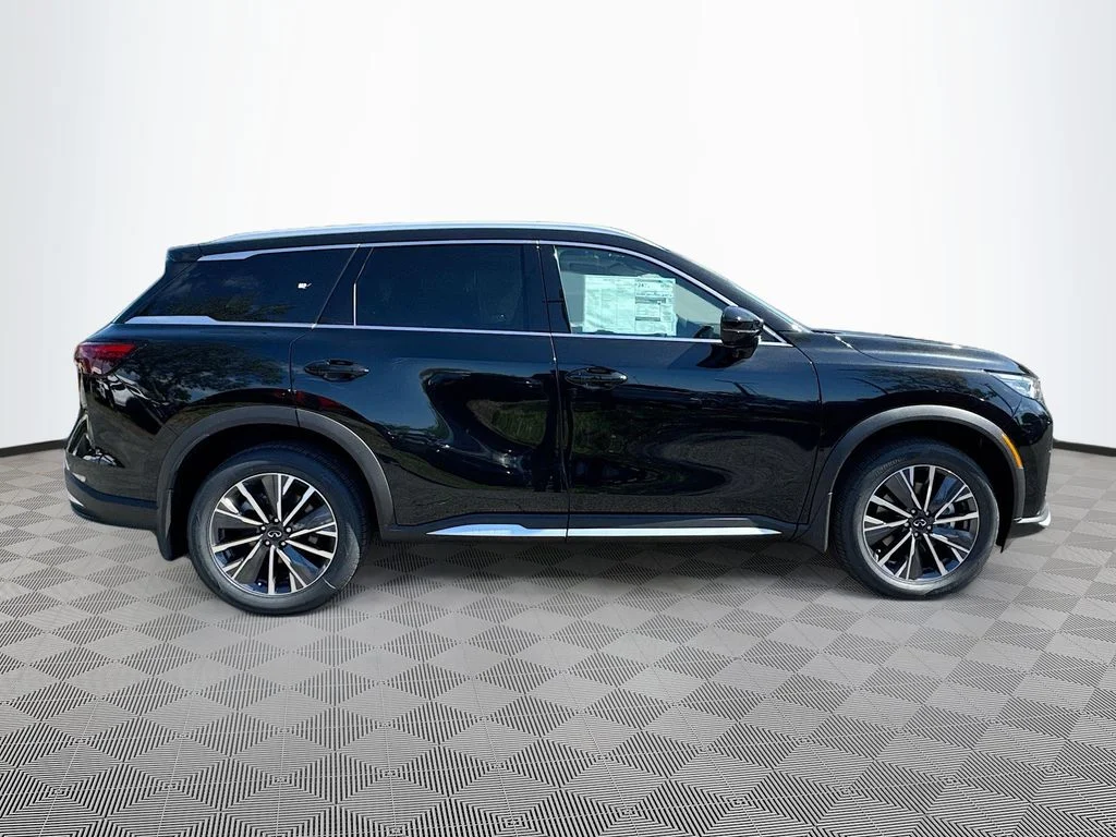 Used 2026 Black INFINITI LUXE image 5