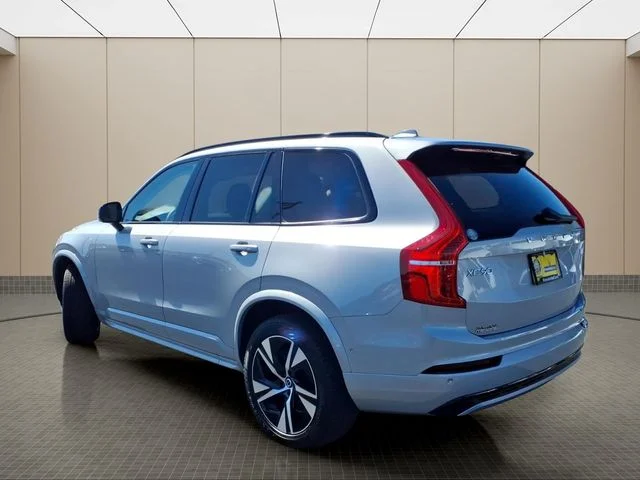 Used 2023  Volvo T8 Plus Dark Theme 7 Passenger image 5
