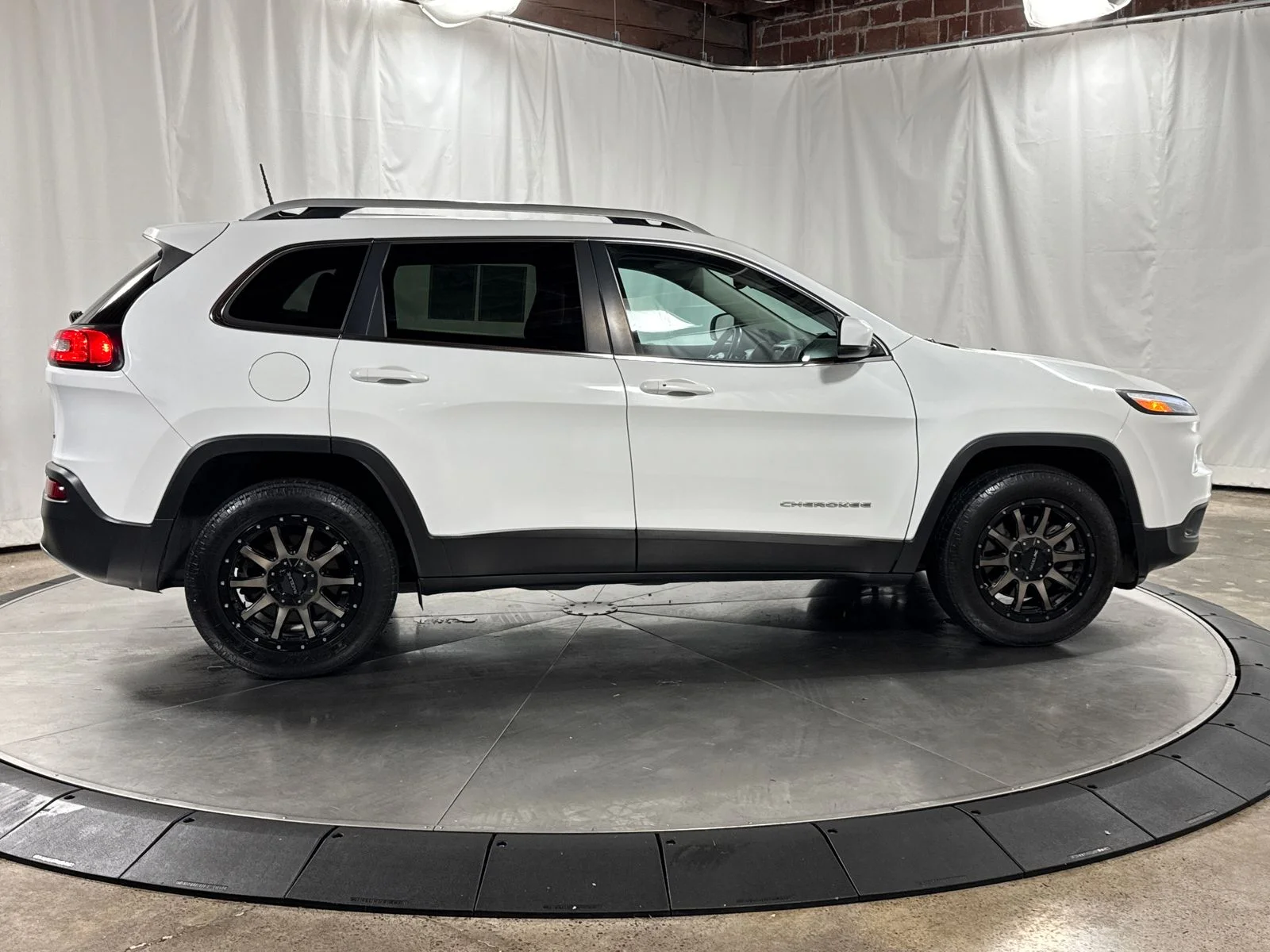Used 2017 White Jeep Limited image 6