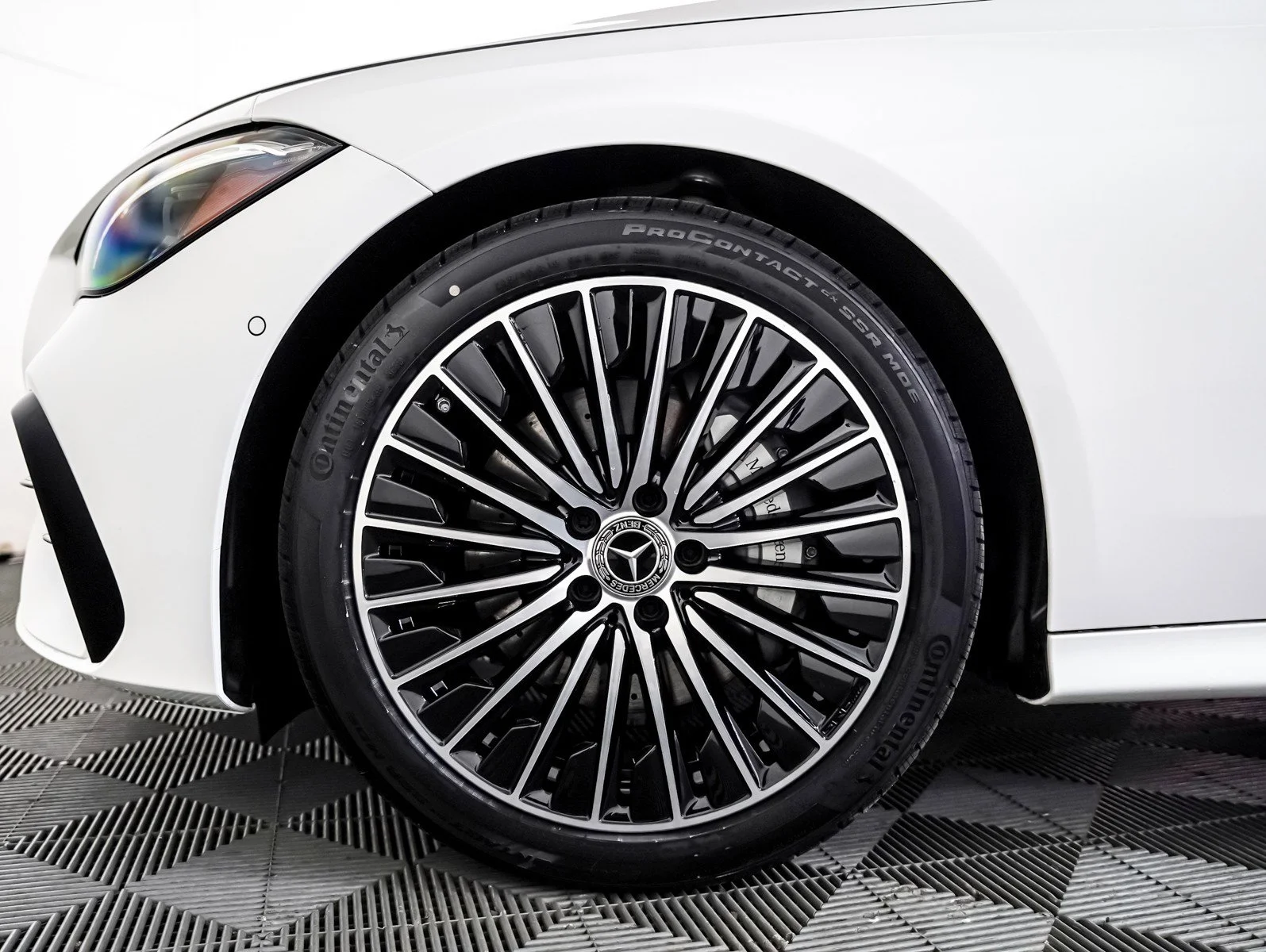 New 2026 Polar White Mercedes-Benz CLE 300 4MATIC® image 6