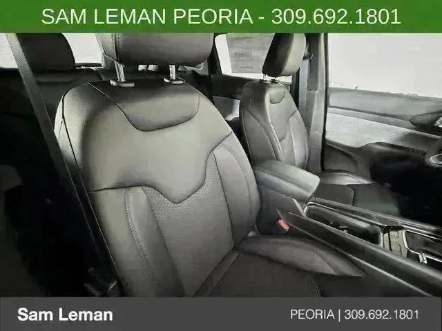 New 2026 Diamond Black Crystal Pearlcoat Jeep Latitude image 26