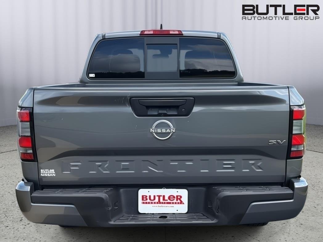 Used 2022 Gun Metallic Nissan SV image 5