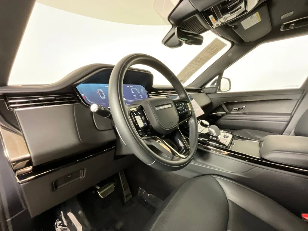 Used 2023 Gray Land Rover SE Dynamic image 15