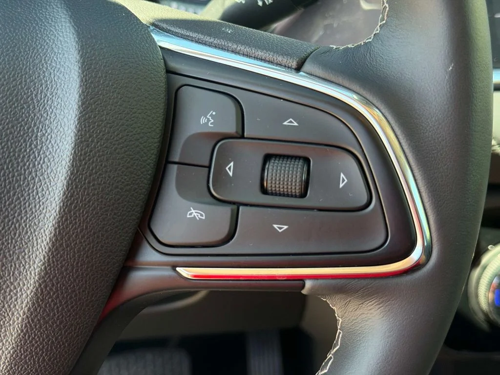 Used 2023 Red Buick Select image 29