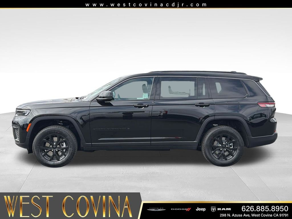 New 2026 Diamond Black Crystal Pearl-Coat Exterior Paint Jeep Altitude image 2