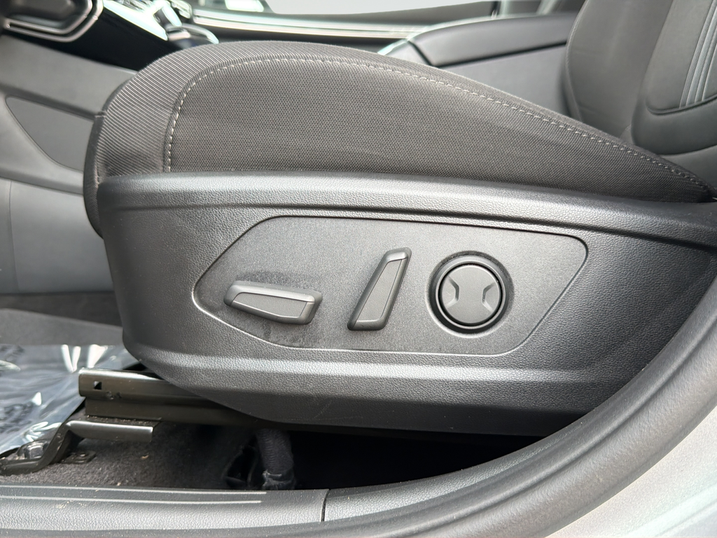 Used 2023 Silver Hyundai SEL image 17