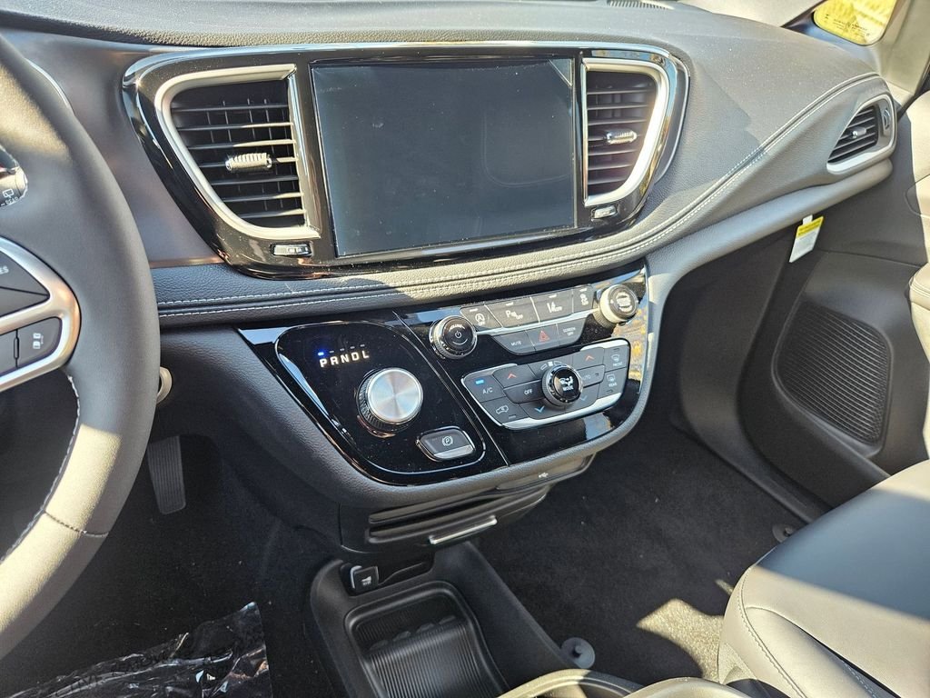 2026 Chrysler Pacifica Select - Photo 23