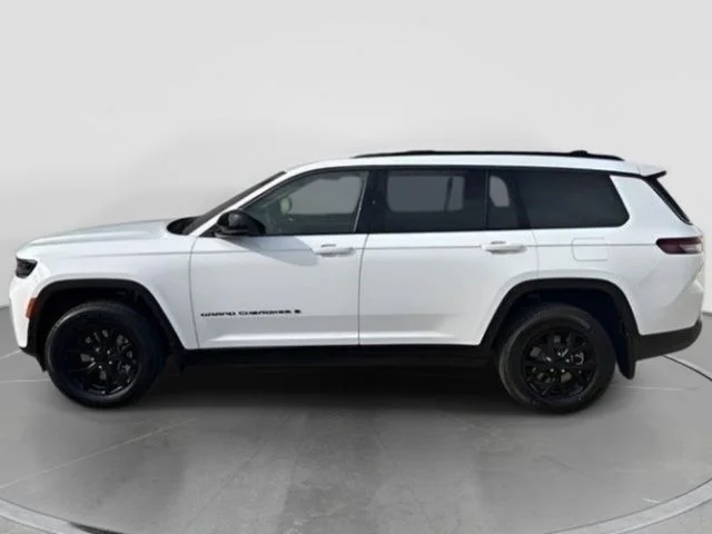 New 2026 Bright White Clear-Coat Exterior Paint Jeep Altitude image 2