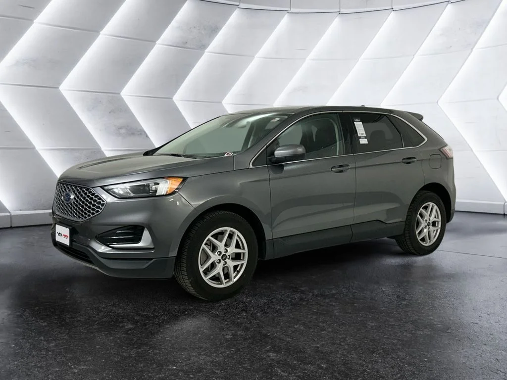 Used 2023 Gray Ford SEL image 3