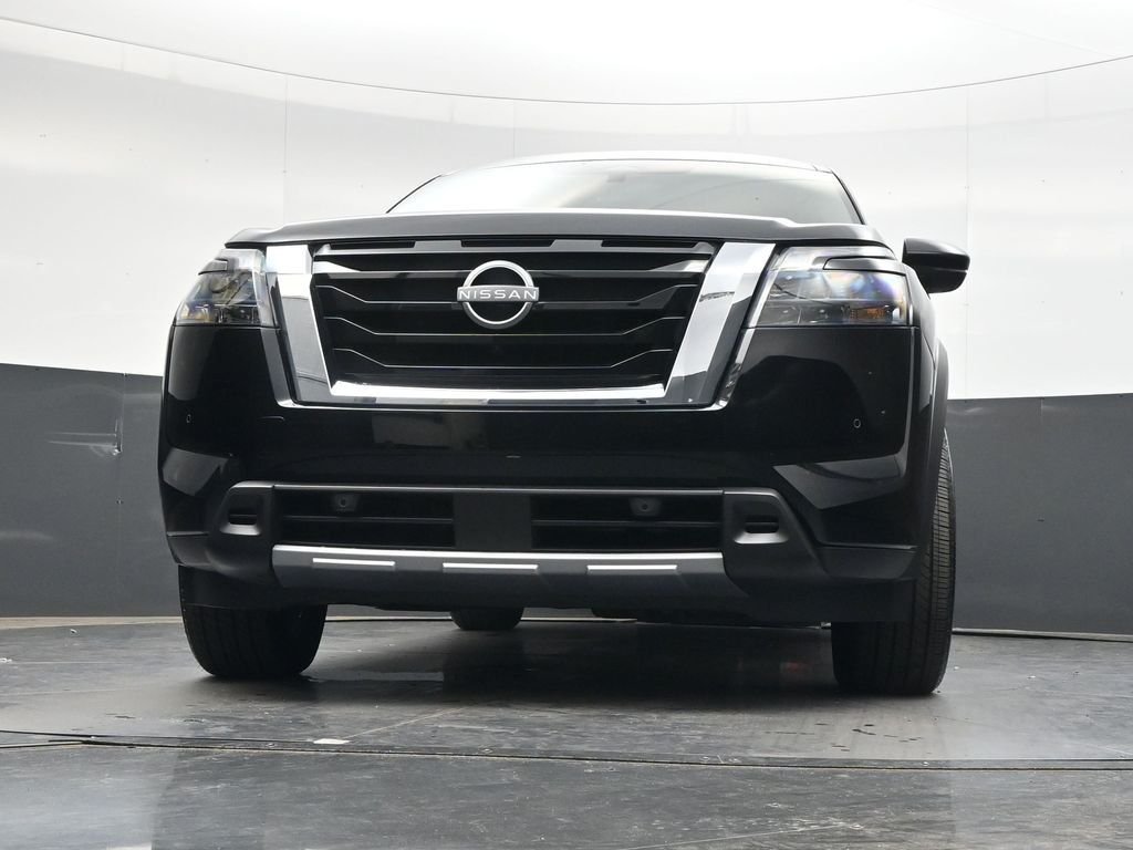 Used 2025 Black Nissan Platinum image 43