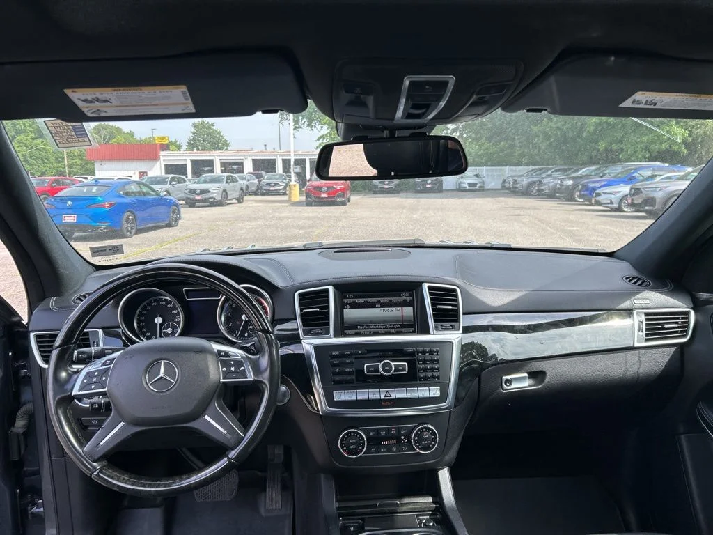 Used 2014  Mercedes-Benz GL 550 image 18