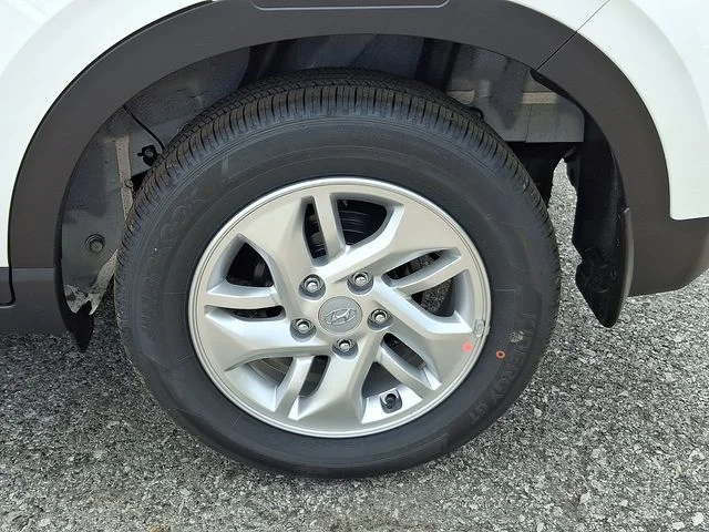 New 2026 White Hyundai SE image 18