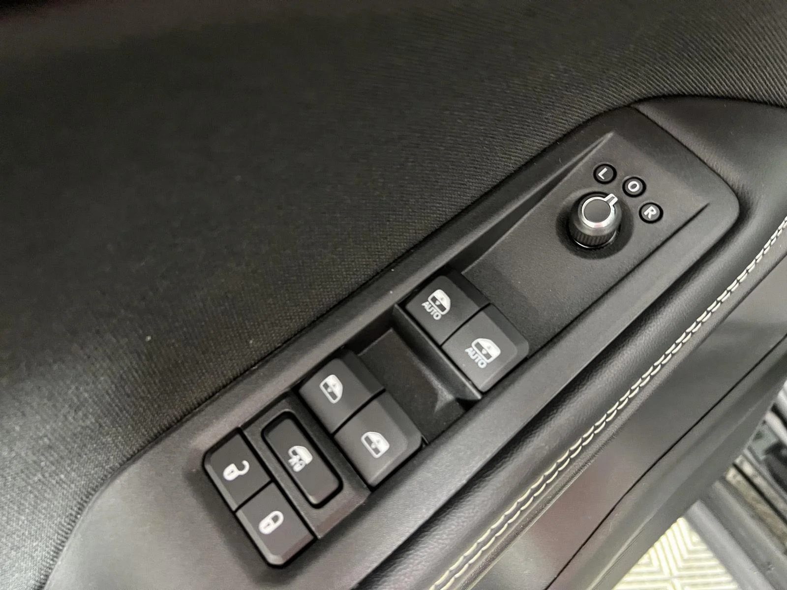 Used 2026 Diamond Black Crystal Pearlcoat Jeep Laredo image 21